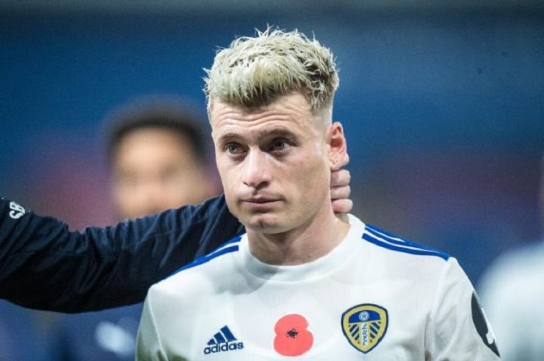 (Фото) Пред истекот на договорот со Лидс, Алиоски го подари својот дрес