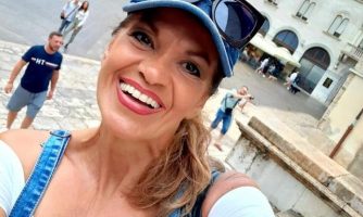 „Будење со Јулија“ и во Србија: пејачката и водителка кани на својот мотивацсики говор