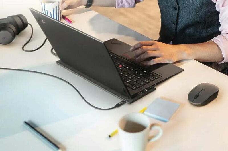 Lenovo произведе безжичен полнач за лаптоп