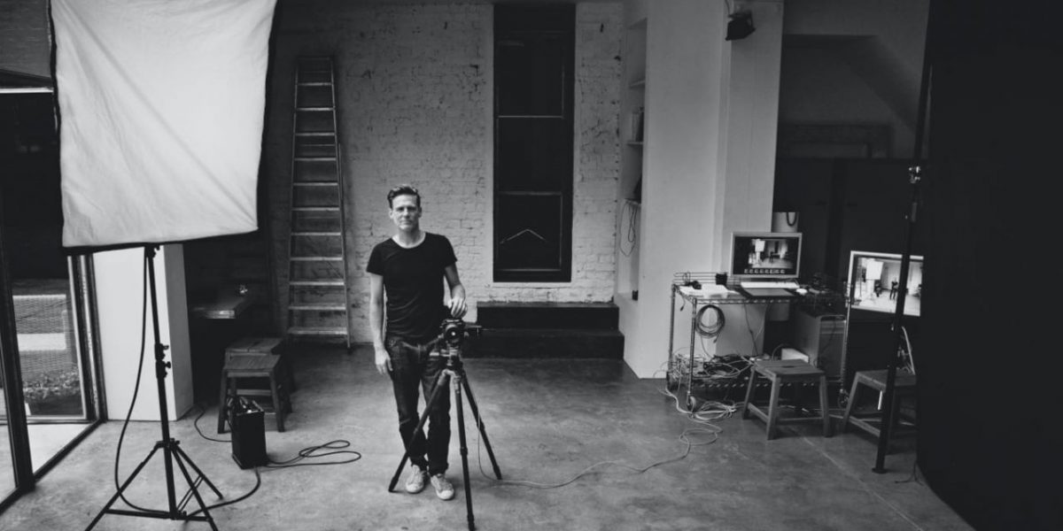 Брајан Адамс ќе го слика новиот календар на „Пирели“