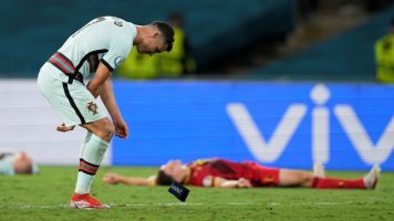 (Видео) По поразот од Белгија, Роналдо ја шутираше капитенската лента