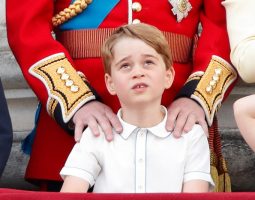 Вилијам и Кејт не му кажале на Чарлс дека ќе стане крал, зашто сакале да има нормално детство