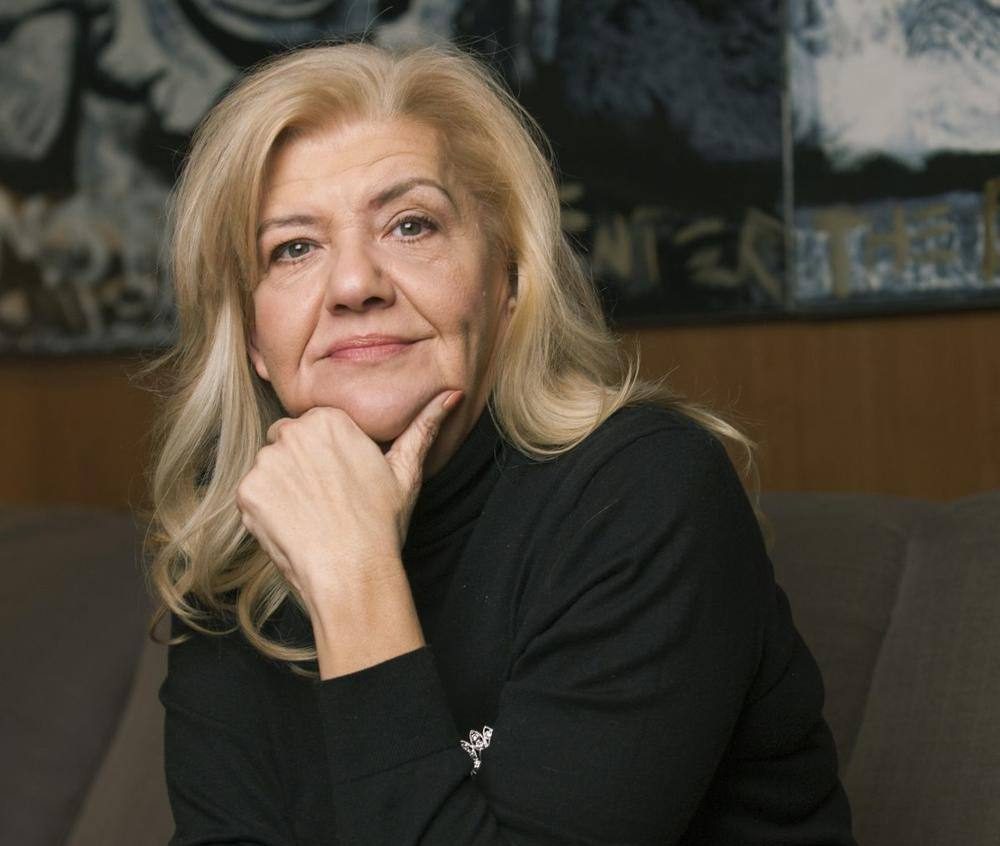 И покрај ракот не се откажав од алкохолот и цигарите: Марина Туцаковиќ вели дека ужива во пороците