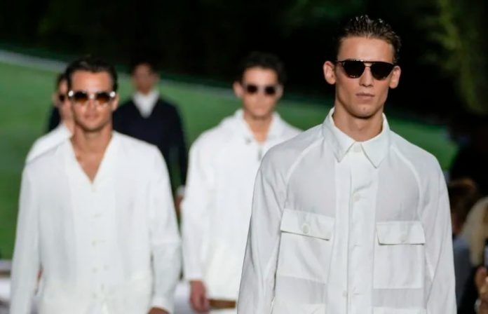 Назад таму каде што започна: Армани одржа модна ревија во неговиот дом