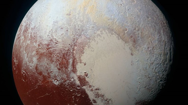 Плутон е прекриен со црвени дамки, никој не знае што ги предизвикува (ВИДЕО)