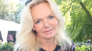 Почина авторката Лусинда Рајли - Reporter.mk