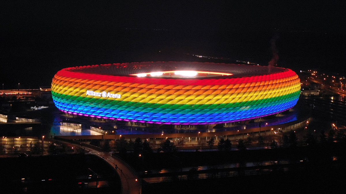 УЕФА забрани „Алијанц арената“ да биде обоена во боите на виножитото