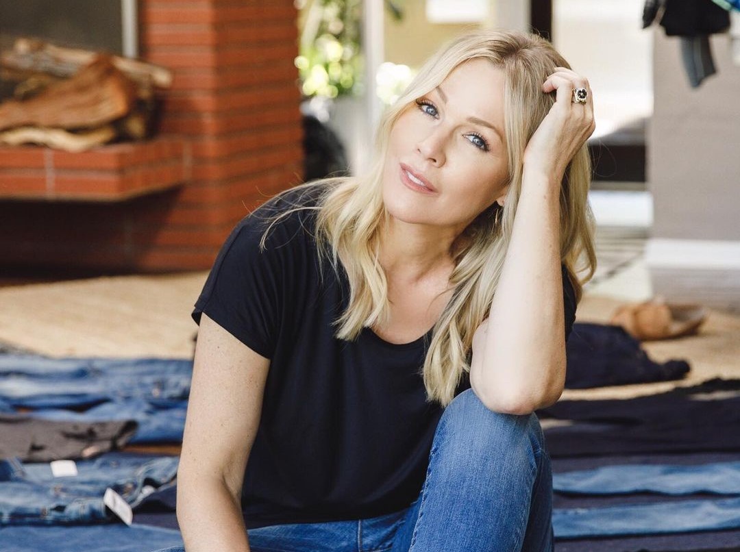 (Фото) Џени Гарт сама го шиеше матурскиот фустан на ќерка си: Не ме бива со игли, ама успеав