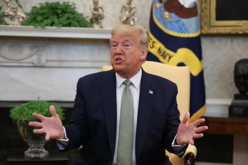 (Фото) Поради милионски долгови Трамп го продава хотелот во Вашингтон