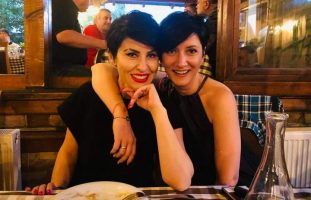 (Фото) Фатиме и Нора сосе цело друштво во кафеана: Долго не сме се собрале