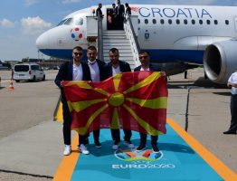 Фудбалската репрезентација пристигна во Романија