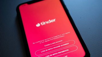 Tinder: Сè повеќе луѓе имаат помали очекувања во врската