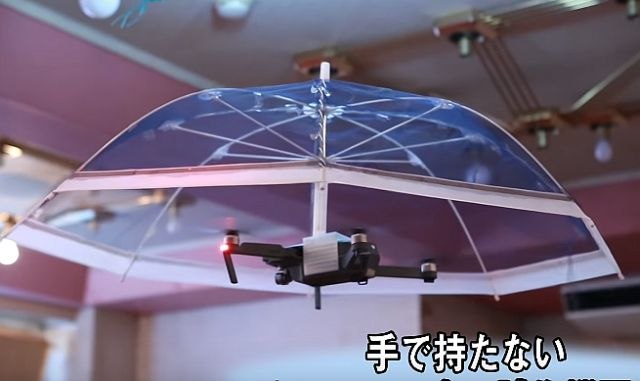 Јапонците креираа чадор-дрон што ве следи во чекор (ВИДЕО)