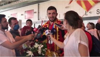 (Видeо) Овации за олимпискиот вицешампион, Дејан Георгиевски дојде во Скопје