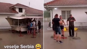 (Видео) Леле, бато, вакво нешто уште не сум доживеал: Во Србија се журкаат и на пороен дожд
