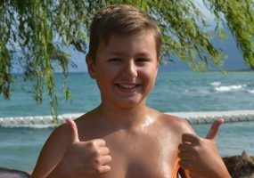 (Видео) Марко Пејчиновски пливаше 60 километри од Охрид до Свети Наум и назад: Нов подвиг на младиот пливач