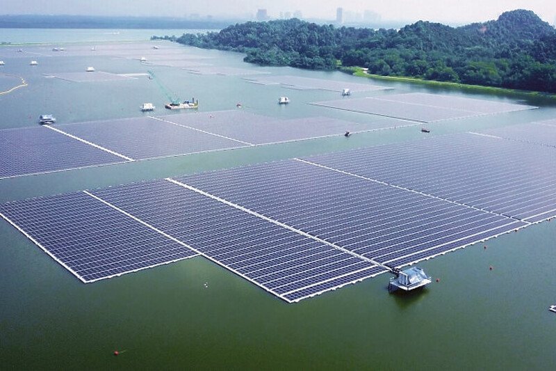 Во Сингапур отворена пловечка соларна фарма со 122.000 панели (ВИДЕО)