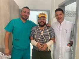 Директорот на Фондот за иновации Коста Петров ги скрши двете раце откако падна од велосипед