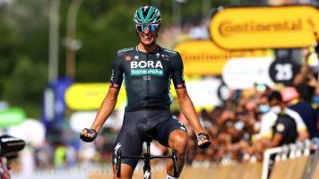 Историски триумф за Полит на „Тур д`Франс“ – жолтата маичка ја задржа Погачар