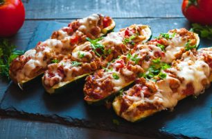 Потпечени тиквички со мелено месо