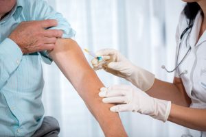 САД: Граѓаните кои се целосно вакцинирани не мора да примаaт трета доза