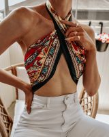 Свилена марама како топ - моден хит летово