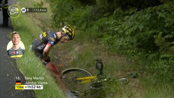 Тони Мартин на носилки ја напушти 11. етапа на „Тур д`Франс“