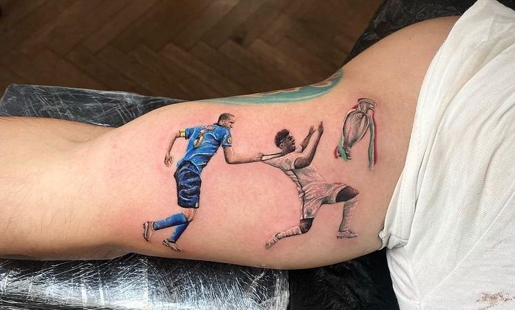 (Фото) Италијанец го истетовирал на рака моментот кога Кјелини го повлече Сака