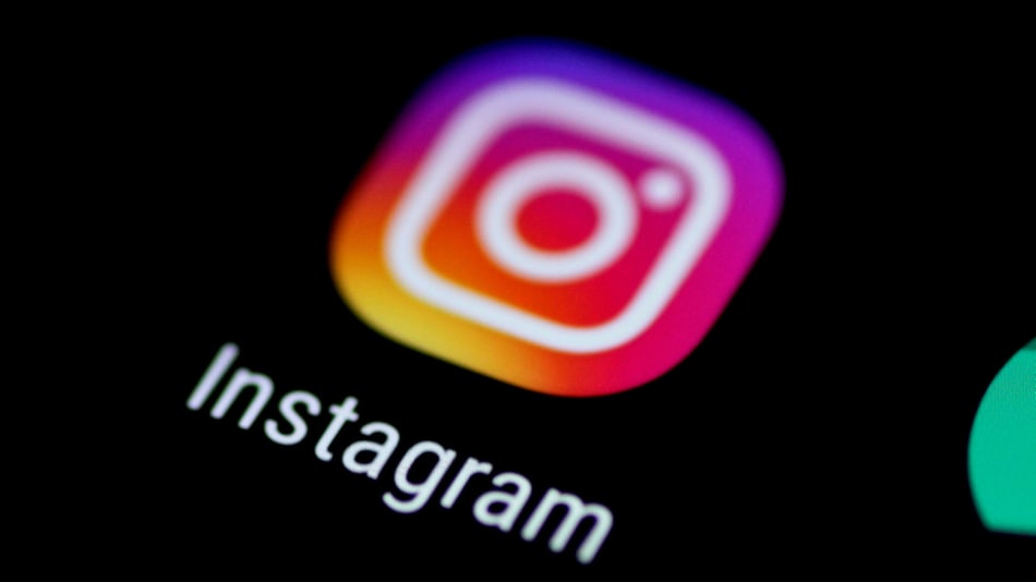 Instagram ќе ја замени Swipe Up гестикулацијата со стикери од 30. август