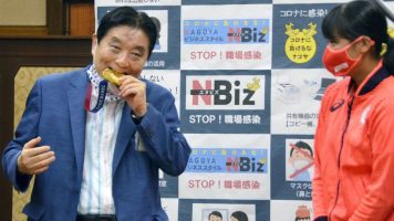 Јапонка ќе добие нов златен медал откако градоначалникот го гризна стариот