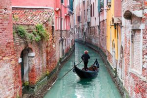 Венеција е првиот град во светот што ќе наплаќа влез на туристите