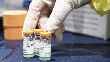 Колкава е ефикасноста на вакцината Синофарм и што ќе биде со примање на трета доза?