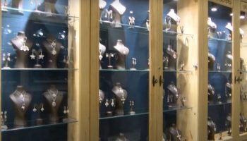 Накит стар 200 години има во музејот за филигран на Вангел Деребан во Охрид