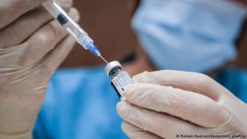 Научниците предупредија на појава на нови соеви: Веројатно имунитетот создаден со вакцините ќе се намали