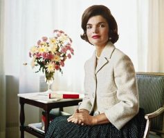 Невиноста ја изгубила во лифт, вистински се заљубила на 60 години: Сите мажи на Џеки Кенеди