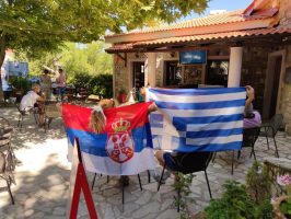 Срби и Грци го гледаа финалето во ватерполо и заедно навиваа