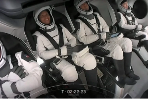 (Видео) Илон Маск ги испрати првите цивили во вселената