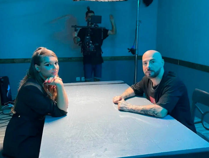 (Видео) Мина Блажев и ДНК со новата песна „Кобра“ допираат до тинејџерите