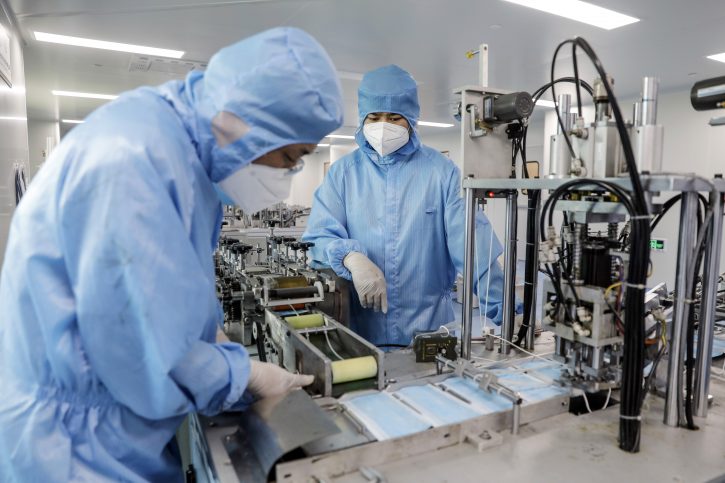 Кинеска компанија планира тестирање на вакцина во форма на спреј за нос