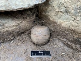 Мистериозни камени топки стари 5.500 години пронајдени во стара гробница (ВИДЕО)