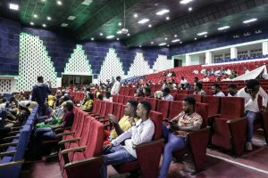 По три децении Сомалијците повторно уживаа во кино