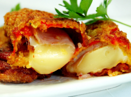 Похувани пиперки полнети со шунка и кашкавал