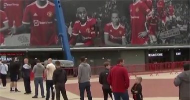 Редици пред фан-шопот на Манчестер јунајтед – Многумина сакаат да го купат дресот на Роналдо