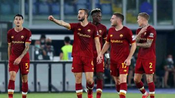 Рома со гол во 92 минута се искачи на врвот во Серија А