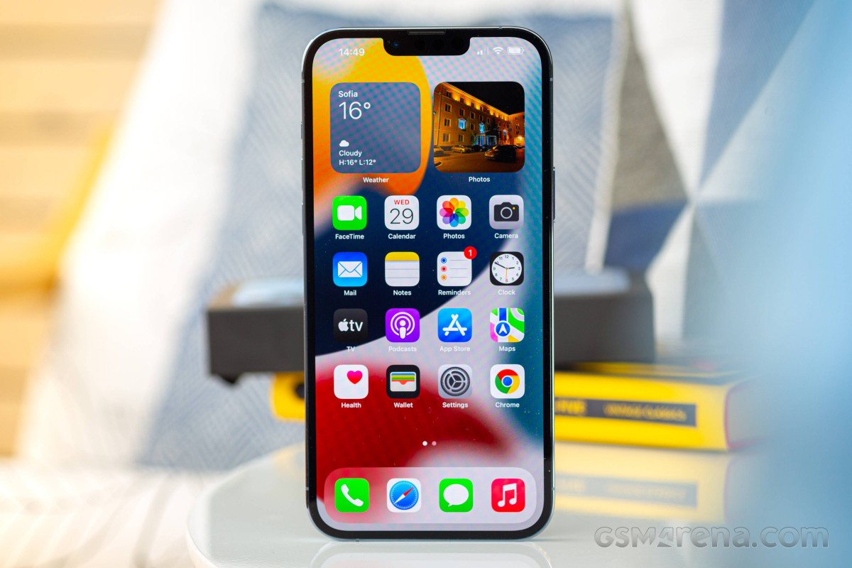 Apple го намалува производството на iPhone 13 поради недостиг на чипови