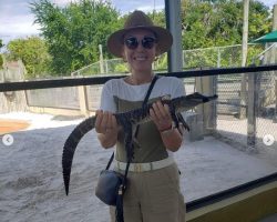 (Видео) Брена на Флорида славеше роденден: Забава со алигатори за фолк- ѕвездата