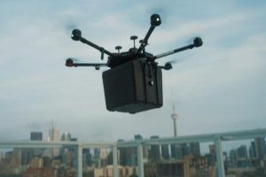 (Видео) За првпат со дрон пренесени се бели дробови за трансплантација на пациент