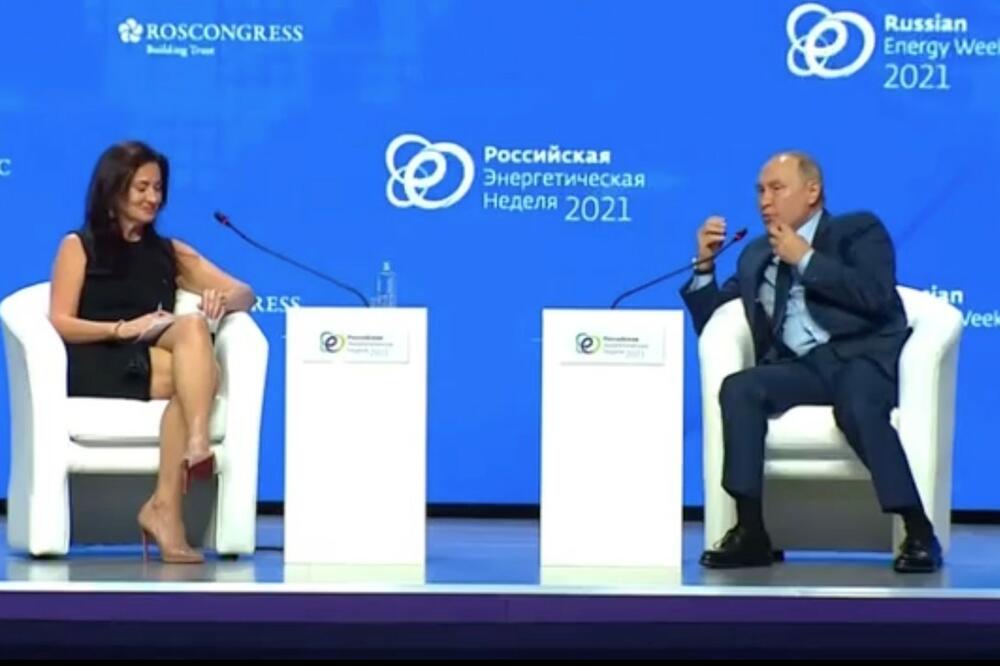 (Видео) Убава си, згодна си, ама не слушаш што ти зборувам, и рече Путин на американската новинарка