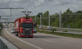 Германија почна со тестирање на надземни кабли за полнење на електрични камиони на автопат (ВИДЕО)