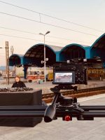 Журка со диџеите Ана Мало и Гемза на Железничката станица во Скопје, по повод пристигнувањето на европскиот воз